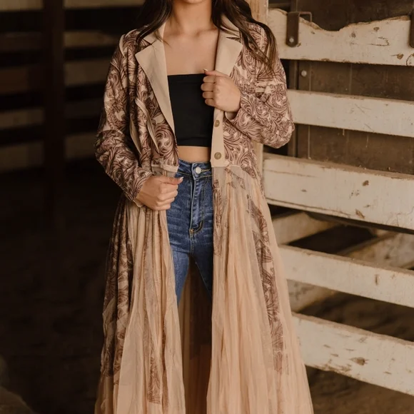 The Tooled Loretta - Picture 5 of 6